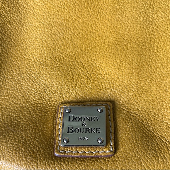 Dooney & Bourke Luna Hobo Bag Ochre Genuine Leather Expandable Excellent - Picture 6 of 9